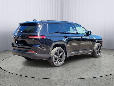 Used 2023 Jeep Grand Cherokee L Laredo AWD/4WD image 3