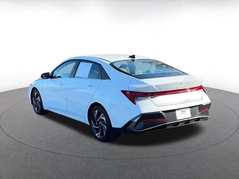 Used 2025 Hyundai Elantra SEL image 11