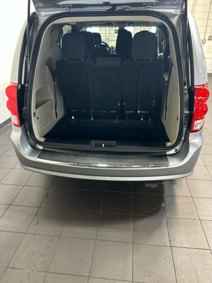Used 2019 Dodge Grand Caravan SE w/ UConnect Hands-Free Group FWD image 10