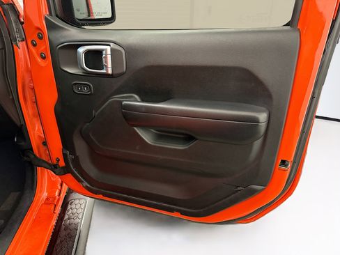 Used 2018 Jeep Wrangler Unlimited Sport S image 32