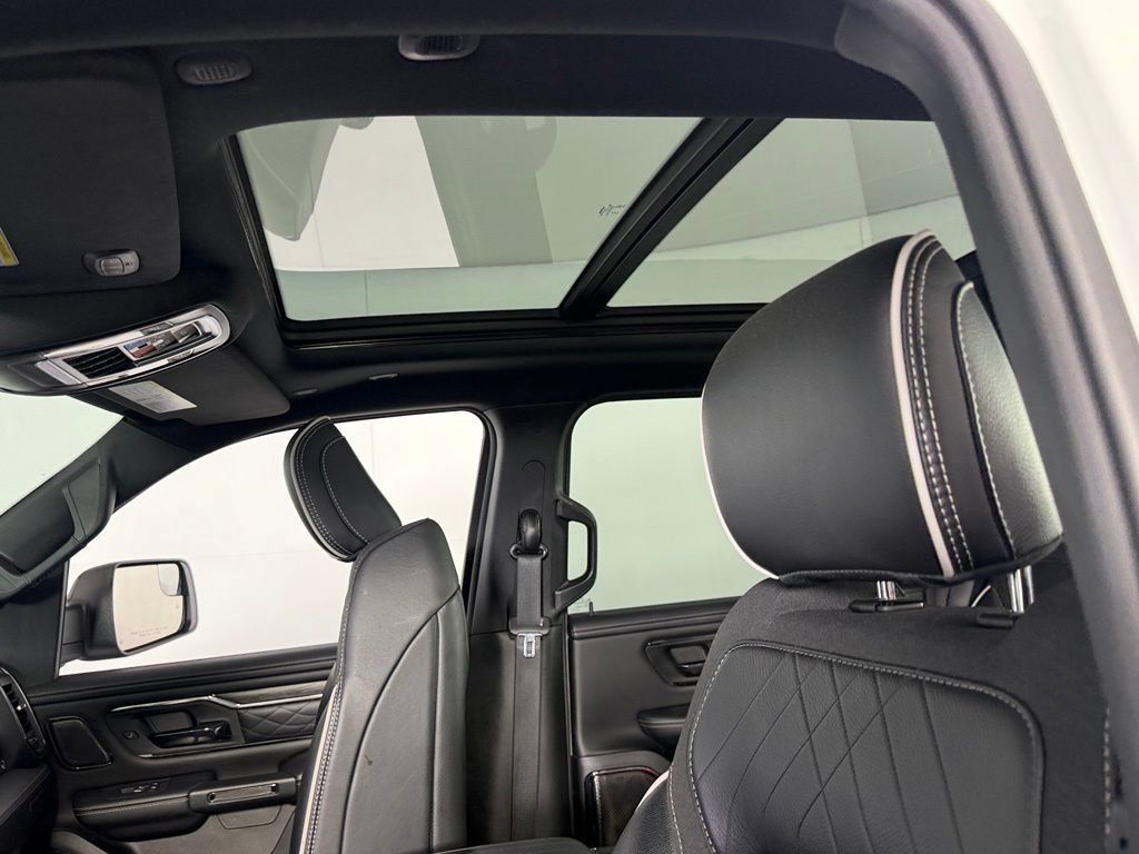 Used 2025 RAM 1500 Limited AWD/4WD image 22