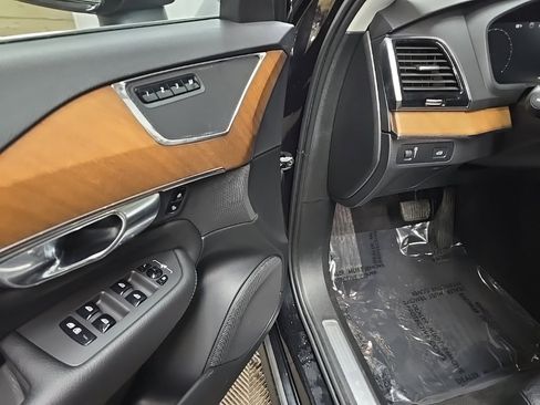 Used 2022 Volvo XC90 T6 Momentum w/ Advanced Package image 28
