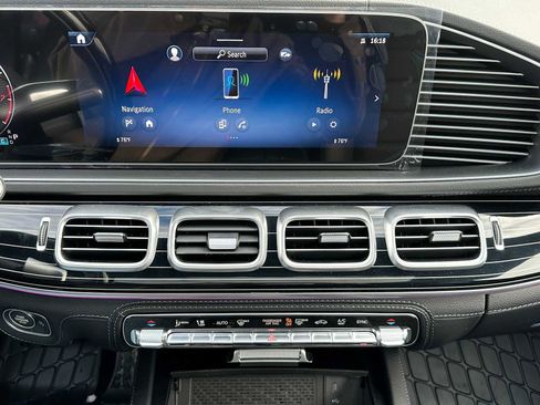 Used 2026 Mercedes-Benz GLS 580 4MATIC image 29