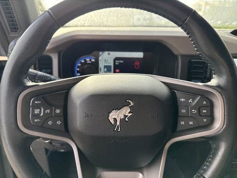 Used 2024 Ford Bronco Wildtrak image 25