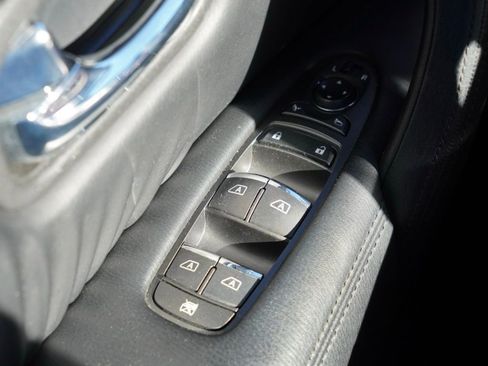 Used 2024 Nissan Armada SL w/ Captain's Chairs Package image 12