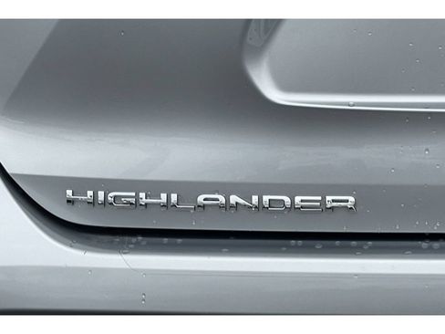 Used 2021 Toyota Highlander LE FWD image 49