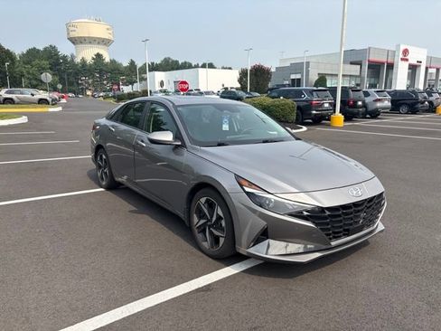 Used 2021 Hyundai Elantra SEL w/ Convenience + Premium Package FWD image 7