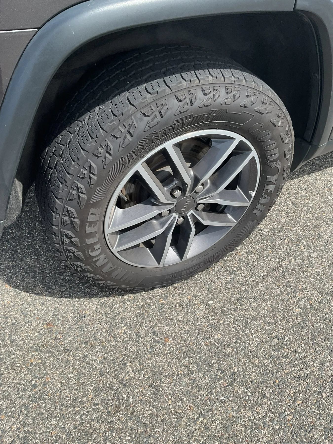 Used 2019 Jeep Grand Cherokee Limited AWD/4WD image 11