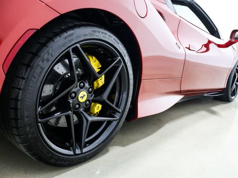 Used 2022 Ferrari F8 Tributo RWD image 29