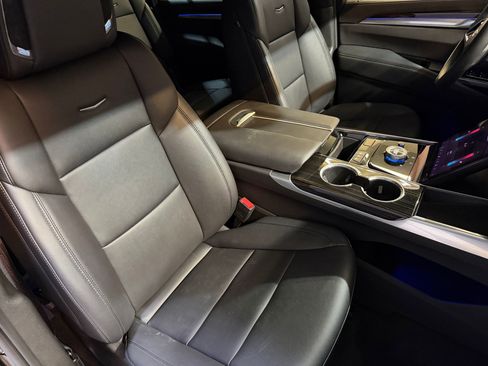 Used 2025 Cadillac Escalade ESV Luxury RWD image 57