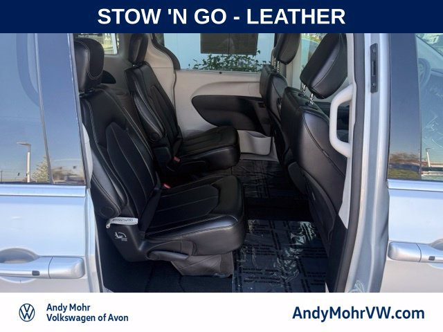 Used 2024 Chrysler Pacifica Touring-L FWD image 16