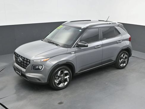 Used 2023 Hyundai Venue Limited FWD image 22