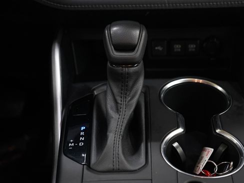 Used 2020 Toyota Highlander L AWD/4WD image 19