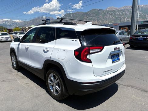 Used 2022 GMC Terrain SLE w/ Driver Convenience Package image 10