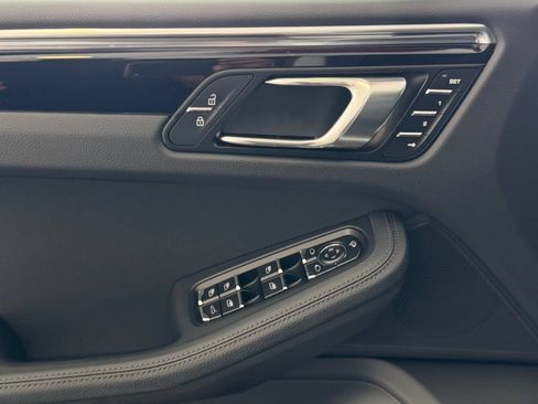 Certified 2026 Porsche Macan AWD/4WD image 14