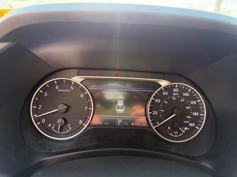 Used 2025 Nissan Sentra SR FWD image 12