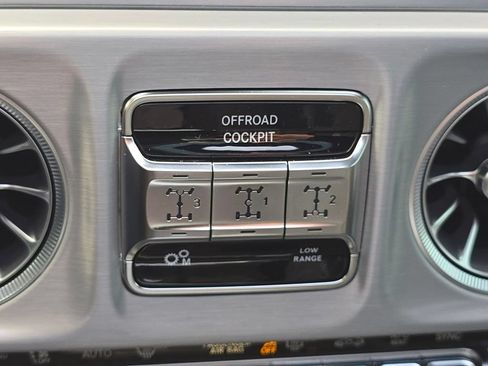 Used 2025 Mercedes-Benz G 63 AMG 4MATIC image 32