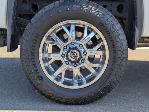 Used 2016 GMC Sierra 2500 SLT w/ Duramax Plus Package AWD/4WD image 46