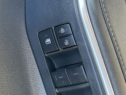 Certified 2024 Toyota Highlander LE image 20