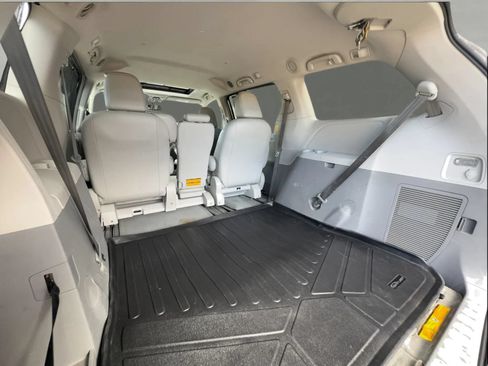 Used 2014 Toyota Sienna XLE FWD image 38