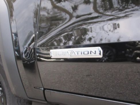 New 2026 GMC Canyon Elevation w/ Convenience Package image 9