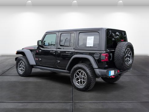 Used 2024 Jeep Wrangler Unlimited Rubicon AWD/4WD image 3