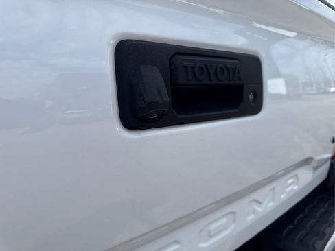 Used 2020 Toyota Tacoma SR AWD/4WD image 16