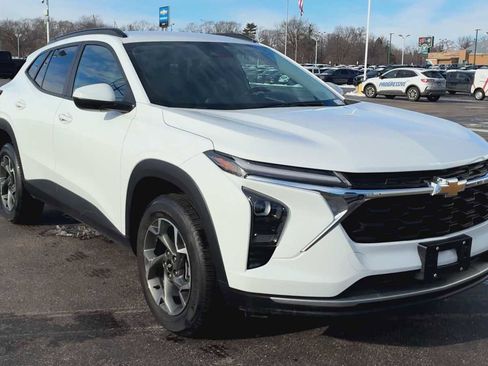 Certified 2024 Chevrolet Trax LT w/ Driver Confidence Package image 8