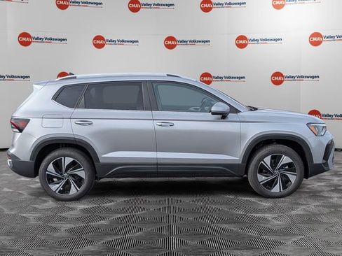 New 2026 Volkswagen Taos SE image 4