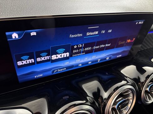 Used 2025 Mercedes-Benz GLB 250 4MATIC image 38