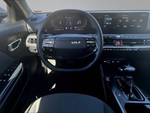 Used 2025 Kia K4 LXS image 8