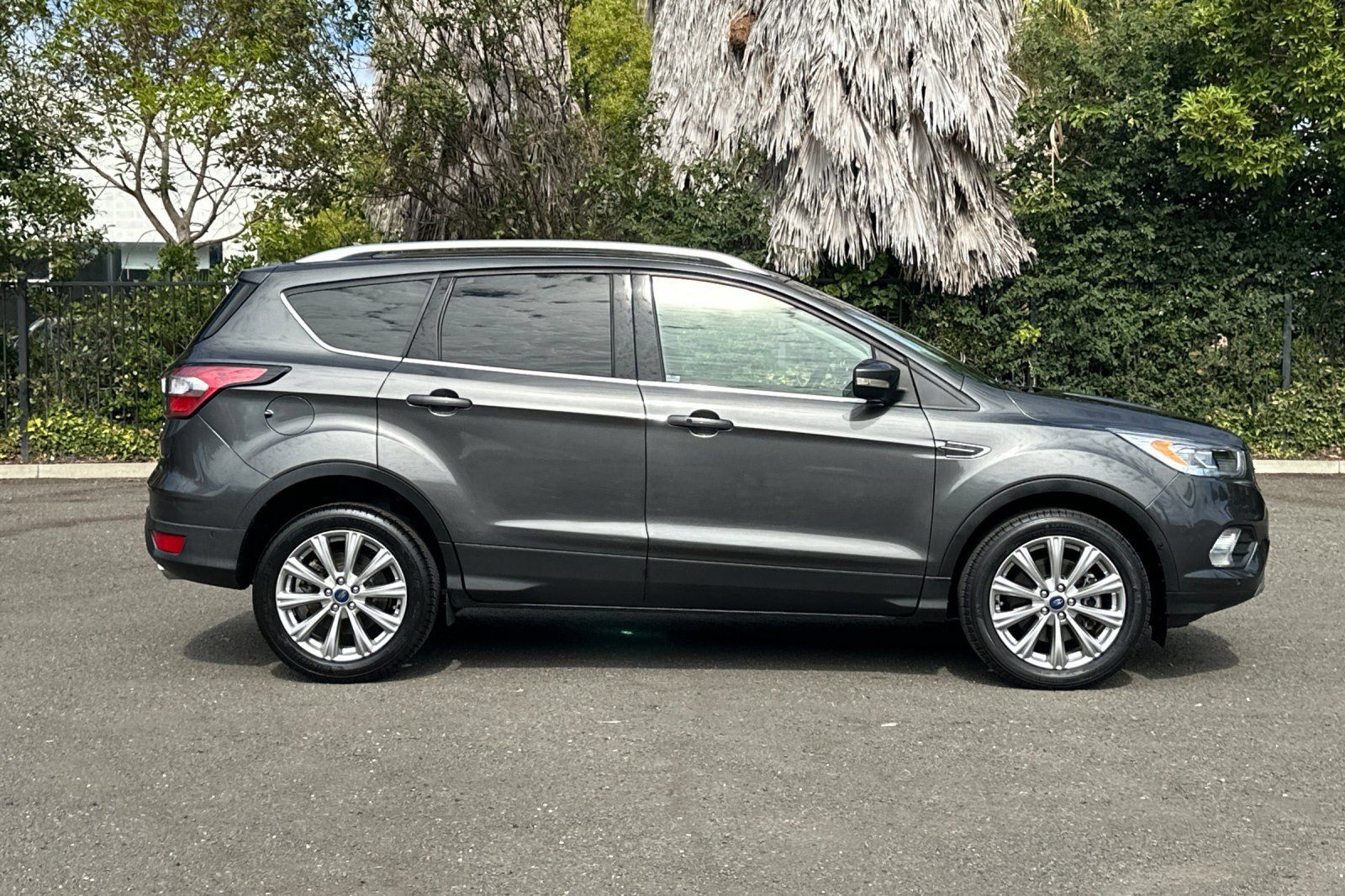 Certified 2018 Ford Escape Titanium FWD image 2