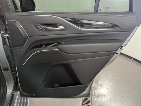 Used 2024 Cadillac Escalade Sport w/ LPO, ONYX Package image 18