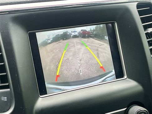 Used 2020 Jeep Grand Cherokee Laredo image 13