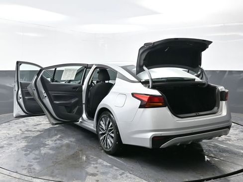 Used 2024 Nissan Altima 2.5 SV FWD image 55