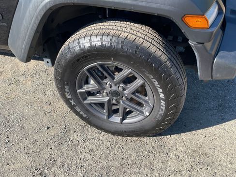 Used 2025 Jeep Wrangler Sport S image 30