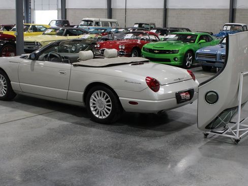Used 2005 Ford Thunderbird 50th Anniversary RWD image 3