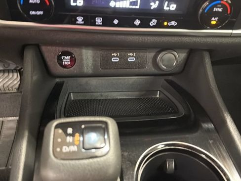 Used 2025 Nissan Rogue SV AWD/4WD image 18