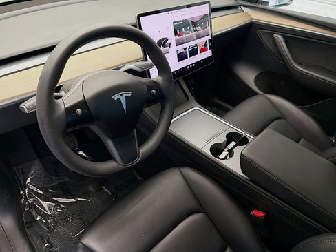 Used 2023 Tesla Model Y Long Range AWD/4WD image 7
