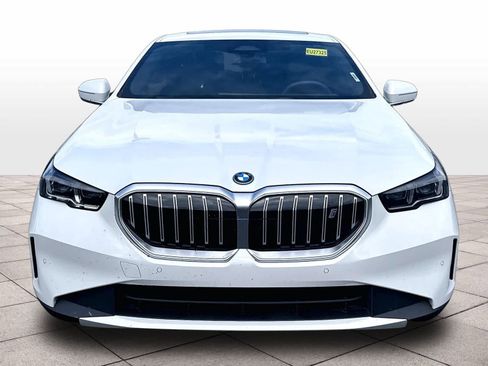 Used 2024 BMW i5 eDrive40i w/ M Sport Package RWD image 2