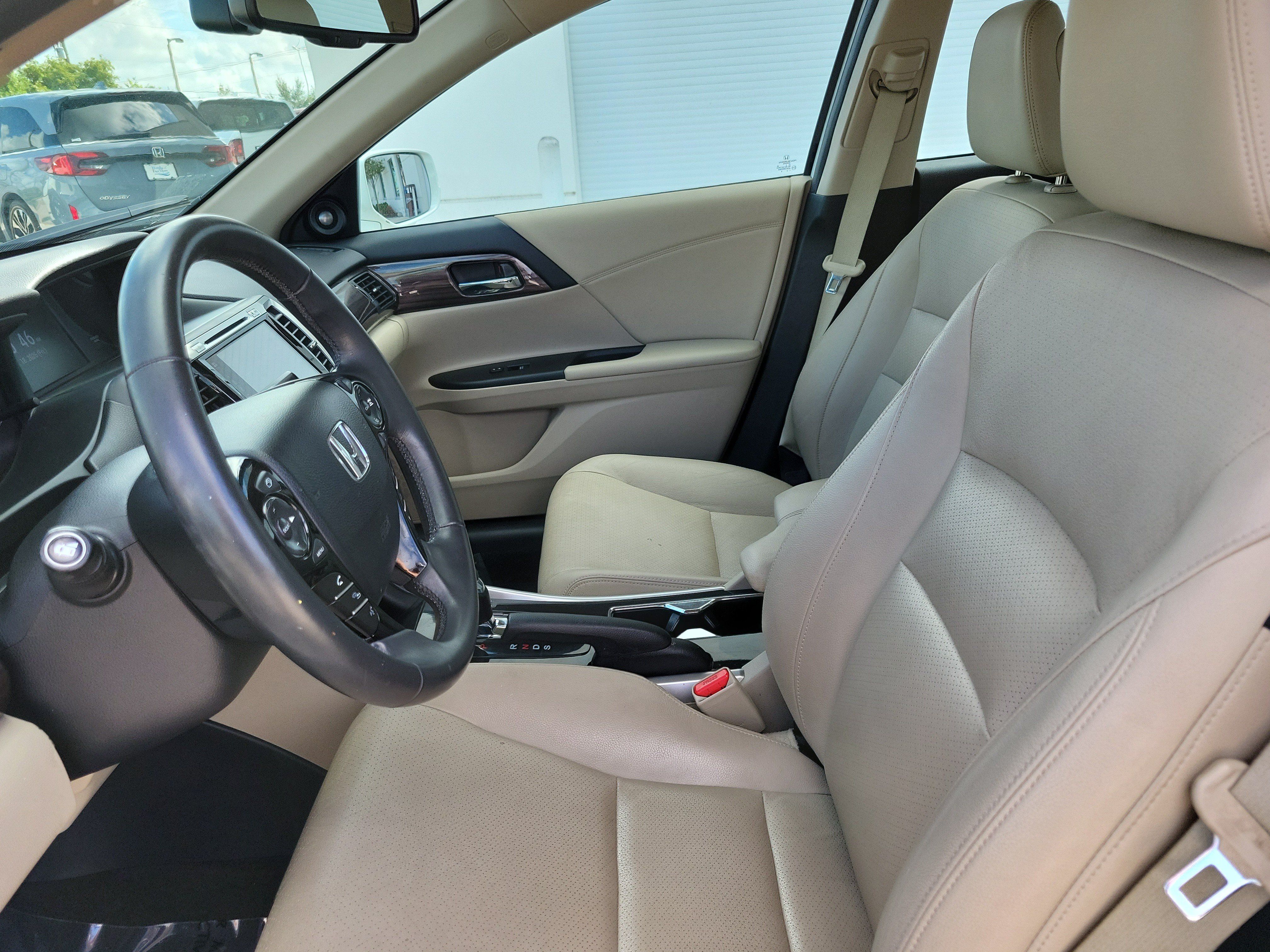 Used 2016 Honda Accord Touring image 24