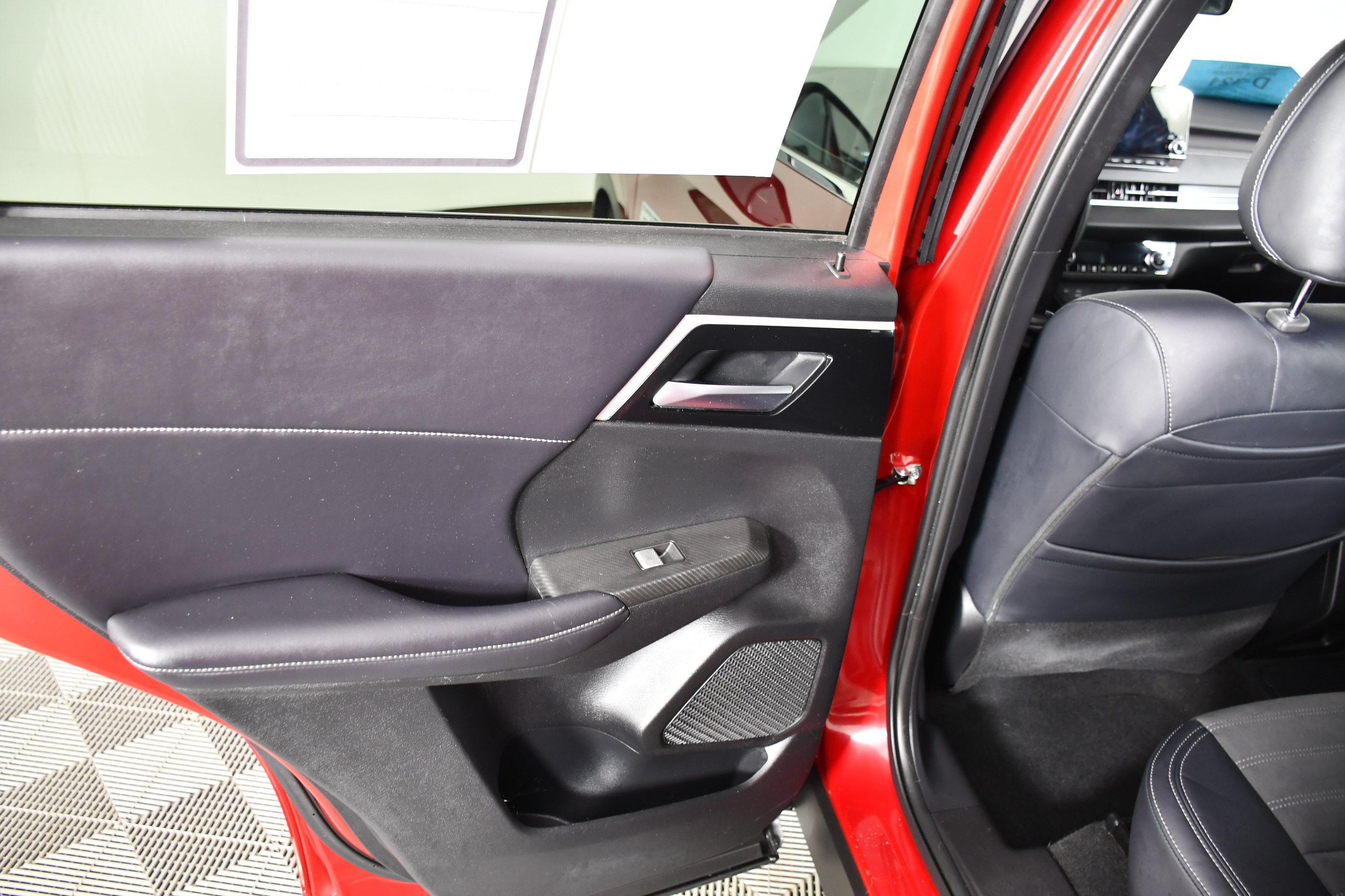 Used 2025 Mitsubishi Outlander SE AWD/4WD image 43