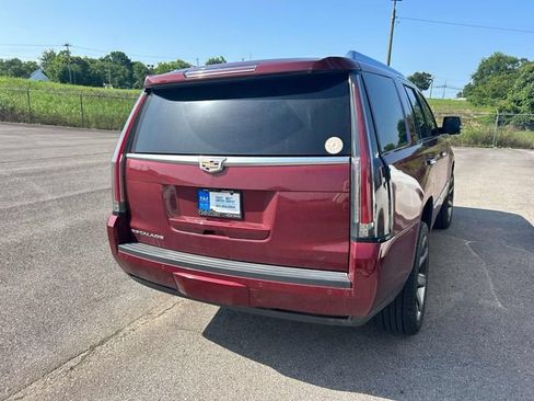 Used 2017 Cadillac Escalade Premium Luxury AWD/4WD image 3