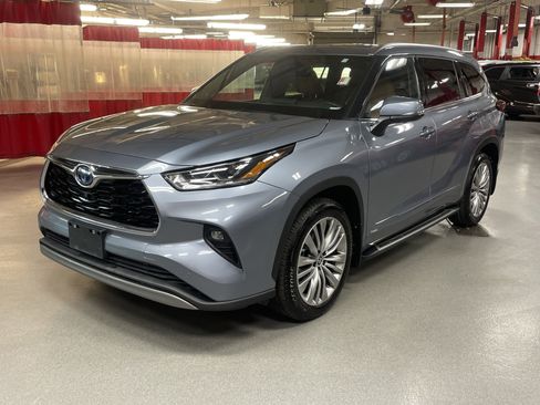 Used 2023 Toyota Highlander Platinum image 5