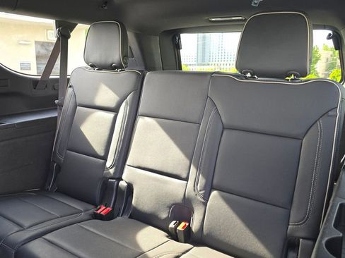 Used 2022 GMC Yukon XL SLT w/ SLT Luxury Package AWD/4WD image 18