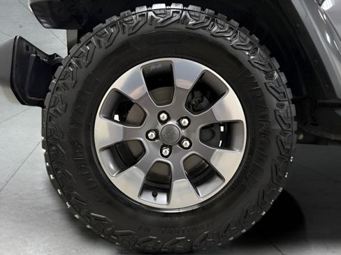 Used 2019 Jeep Wrangler Unlimited Sahara w/ Dual Top Group AWD/4WD image 17