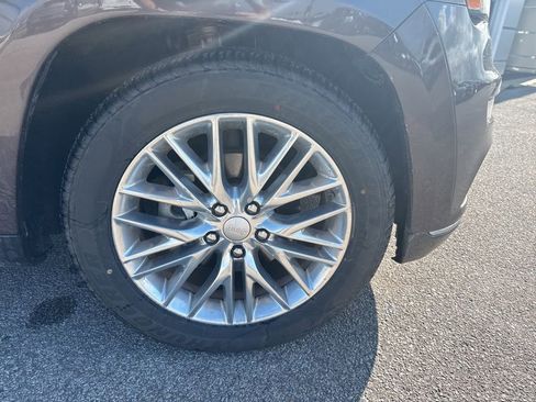 Used 2018 Jeep Grand Cherokee Summit AWD/4WD image 6