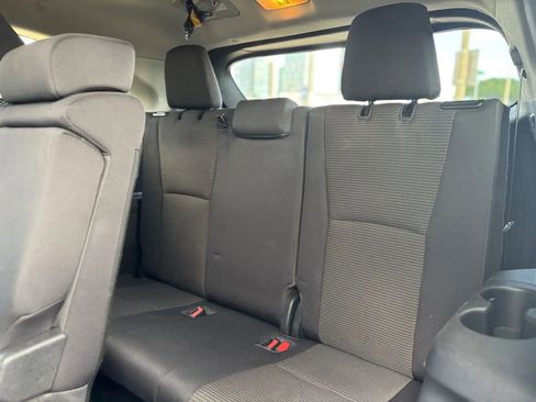 Used 2023 Toyota Highlander LE image 11