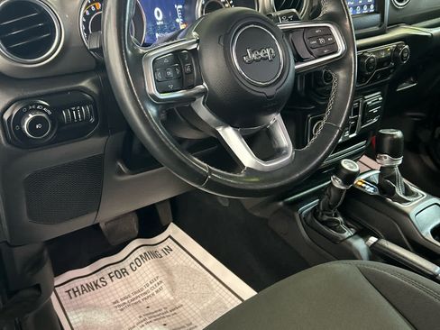 Used 2019 Jeep Wrangler Unlimited Sahara AWD/4WD image 8