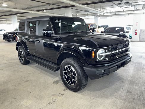 Used 2025 Ford Bronco Outer Banks AWD/4WD image 2